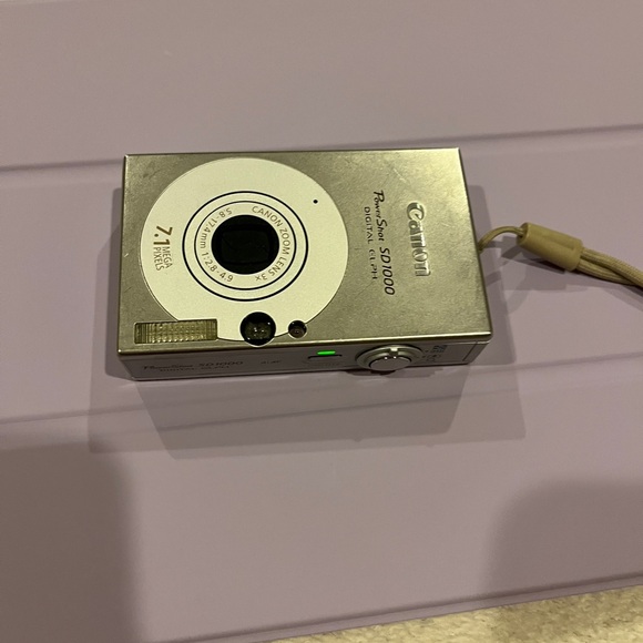 Canon PowerShot SD1000 7.1MP Digital Elph Camera with 3x Optical Zoom - Picture 4 of 12